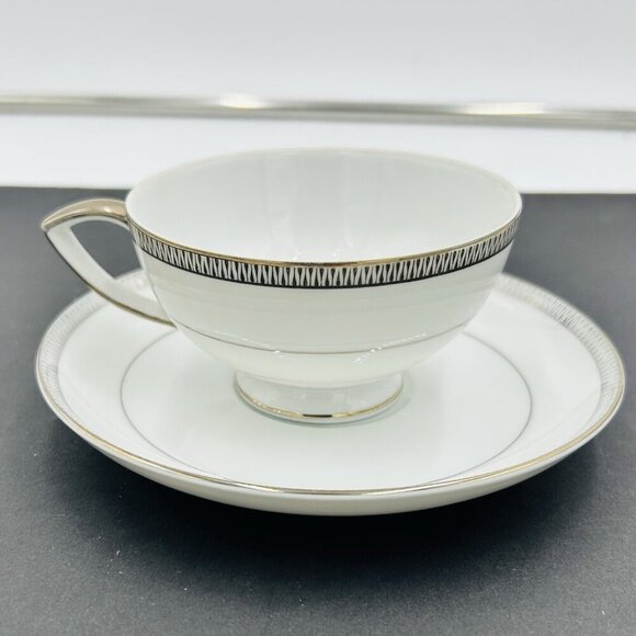 Mikasa 8258 Barclay Fine China Cup and Saucer White Platinum Trim Vintage - Picture 1 of 5